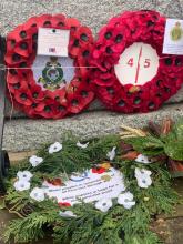 Marple Quakers white poppy wreath
